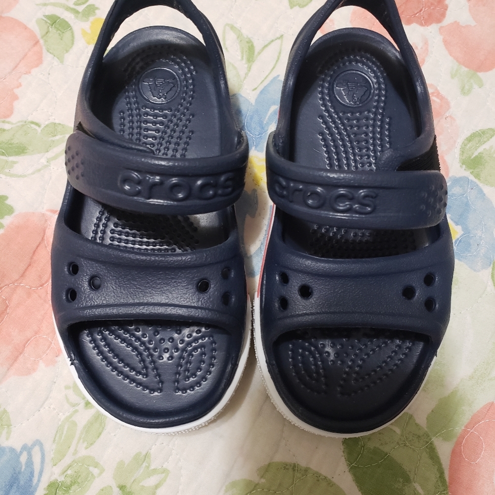 Crocs toddler size 9